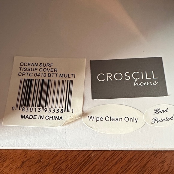 Croscill Ocean Surfer Themed Tissue Box and Soap Pump Set - Picture 2 of 12